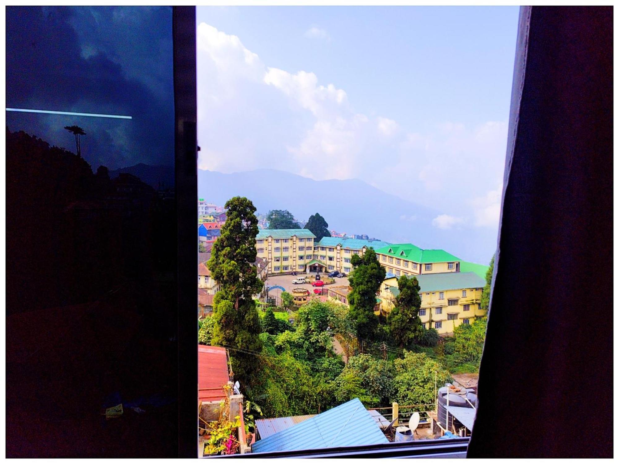 Hotel Premium Pitstop Near Railway Station Best Hotel In Darjeeling Darjeeling  Exteriör bild